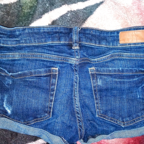 GUESS shorts - Picture 2 of 3